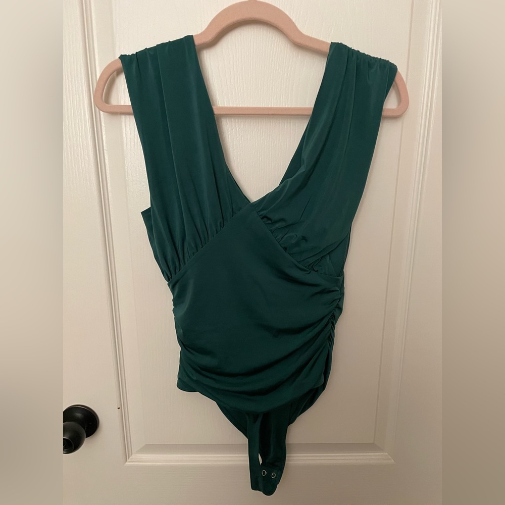 Express Body Contour Empire V neck Bodysuit S